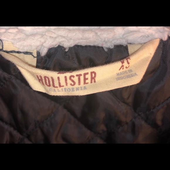 Hollister Draw String Quilted Fur Hooded Coat. - Picture 2 of 5